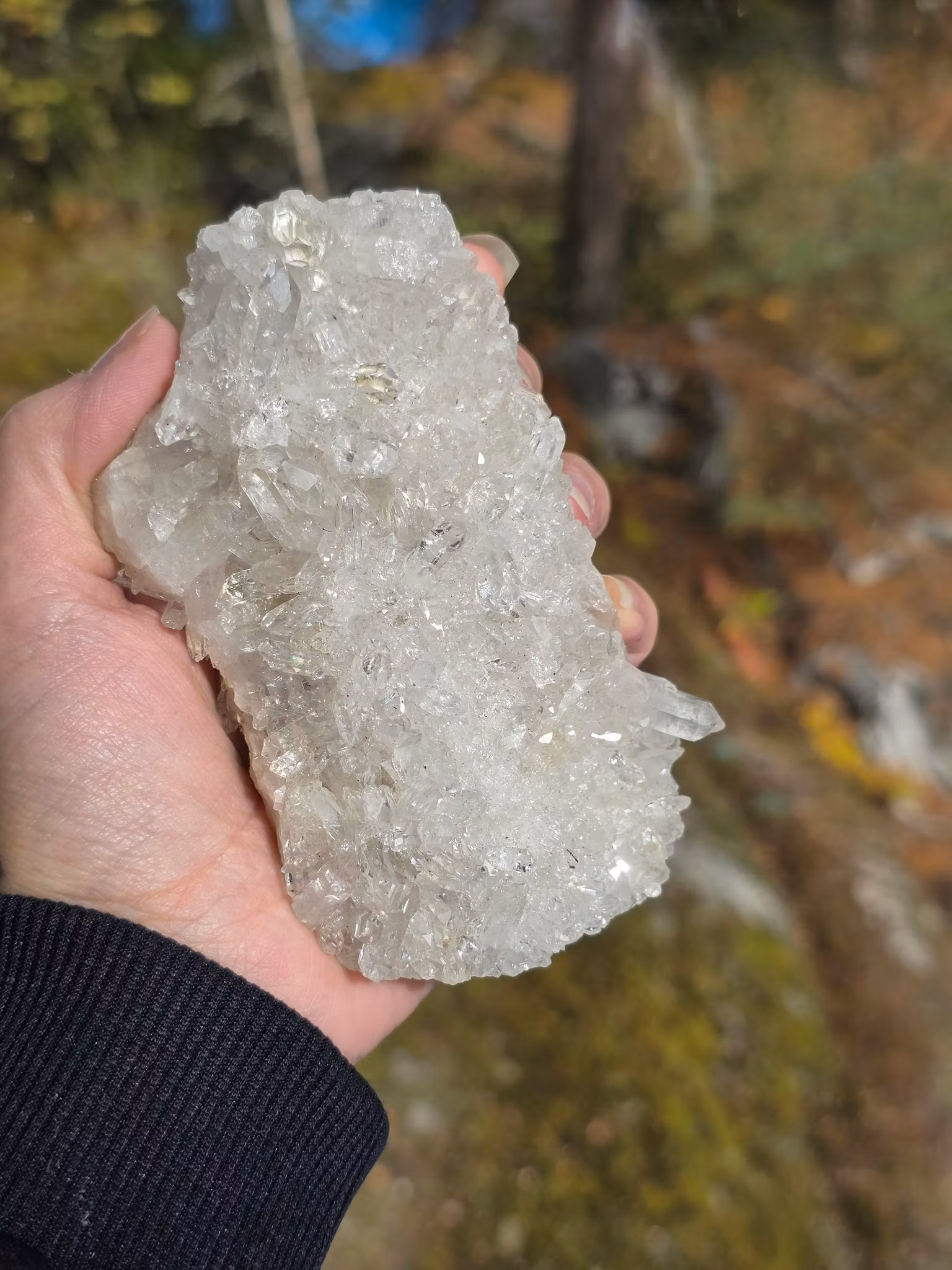 Stor Bergkristall 252 g Kluster Med Spetsar