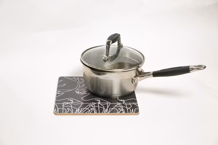 63118 GRYTUNDERLÄGG / POT COASTER REINDEER
