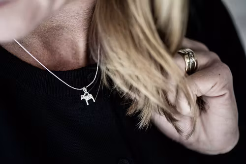 63011 Halsband, SCANDI mini, Dalahäst, 40cm silver/ Necklace Dalahorse, silver