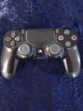 Playstation 4 Kontroll: Svart - Modell V2