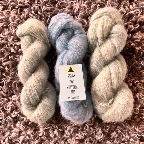 Handfärgat, Naturell Fluff. 100 g, ljus grönt