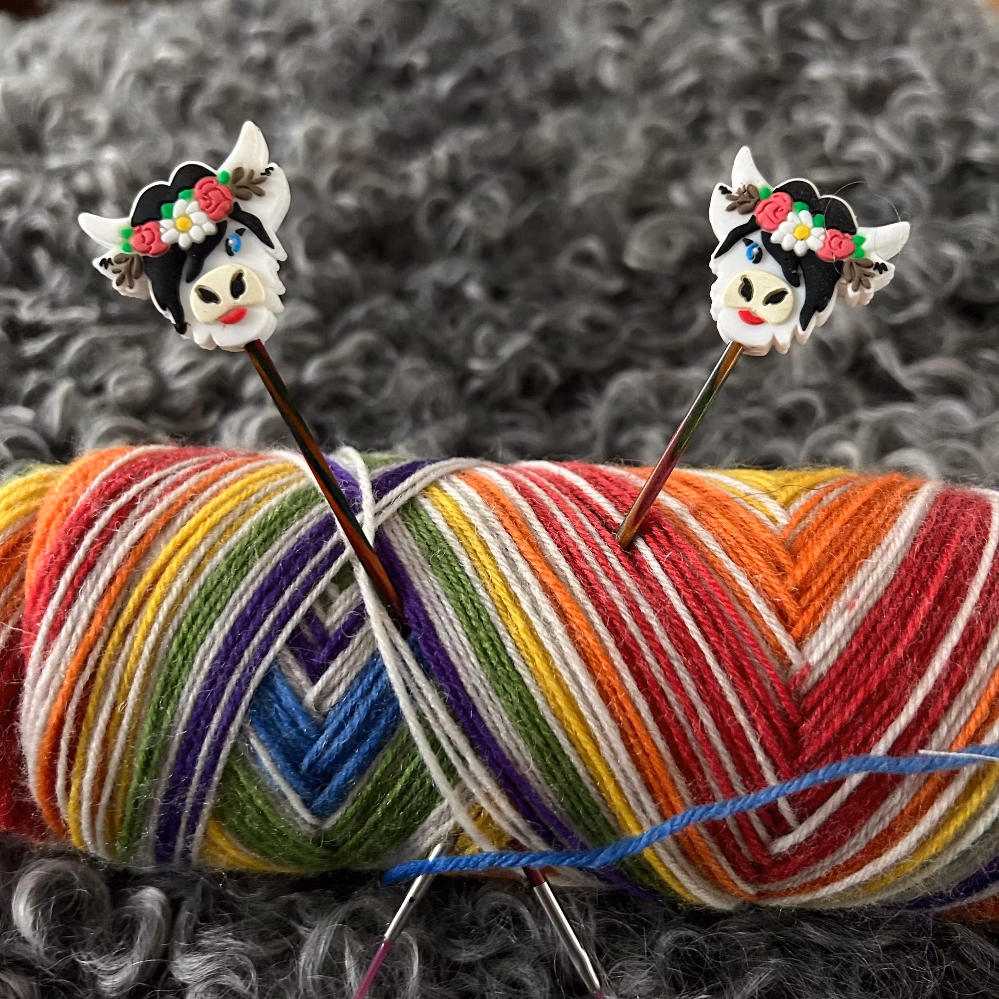 Stickstoppers, Higland Cattle med blommor, vit
