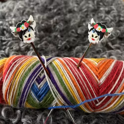 Stickstoppers, Higland Cattle med blommor, vit