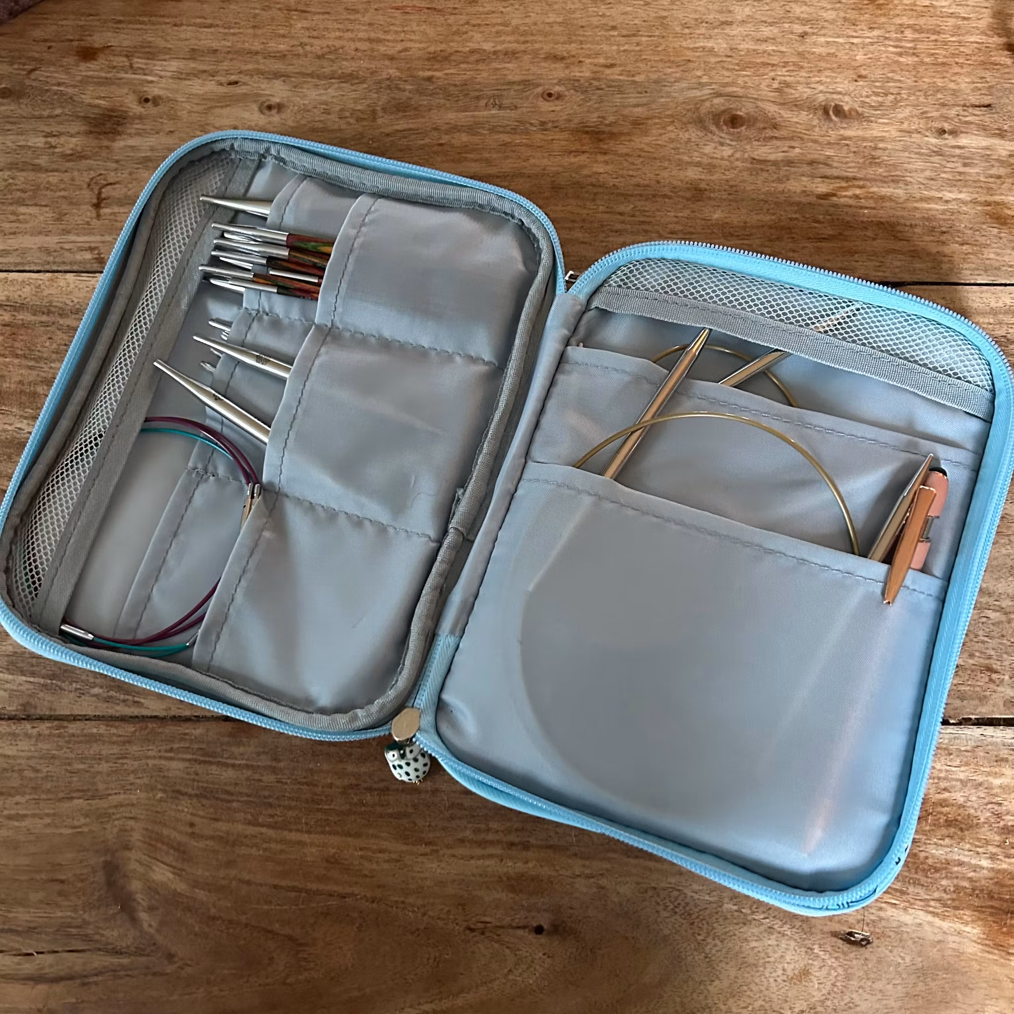 Praktiskt etui till stickor/virknålar  m.m