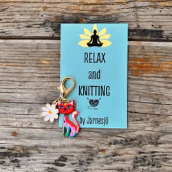 MARKÖR, Katt med blomma, cerise