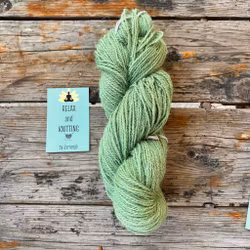 Handfärgat garn, 100 % Svensk ull, mild grön