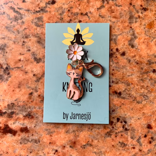 MARKÖR, Katt med blomma, beige/brun