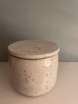 Smørklokke hvit med prikker