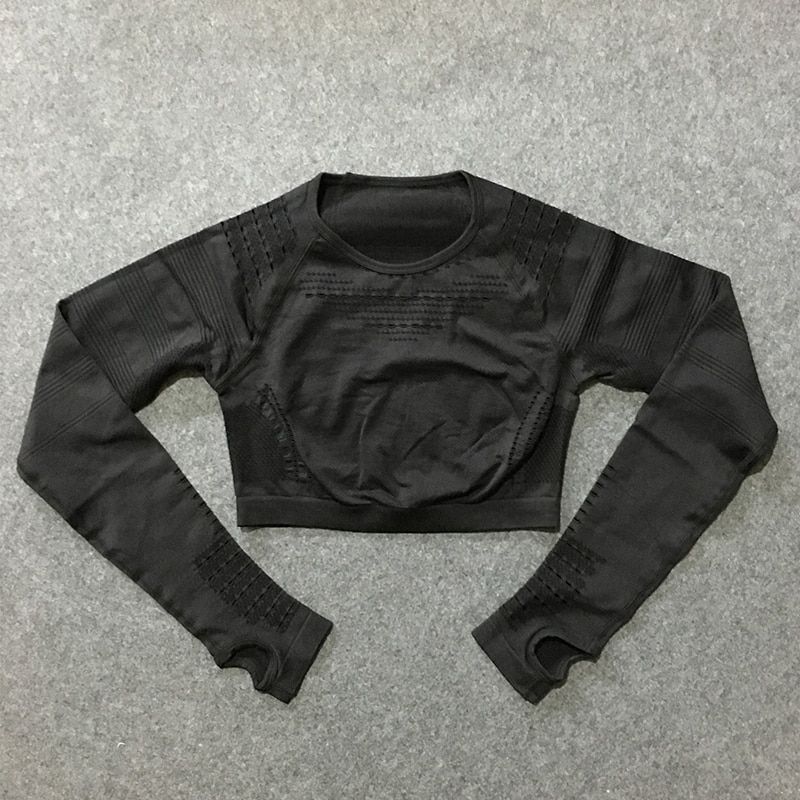 Svart Crop Top Träningstopp seamless med långa armar.