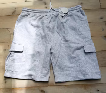 Shorts, 4 fickor, hål för insulinslang i alla fickorna