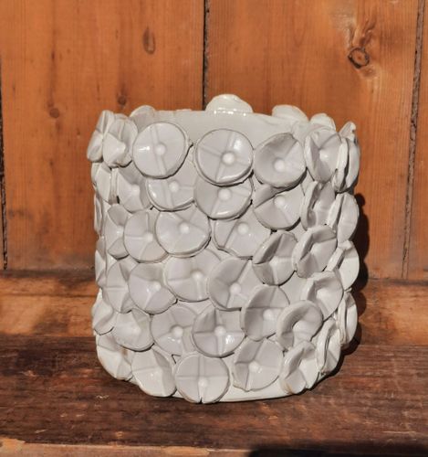 VIT BLOMKRUKA I HANDGJORD KERAMIK