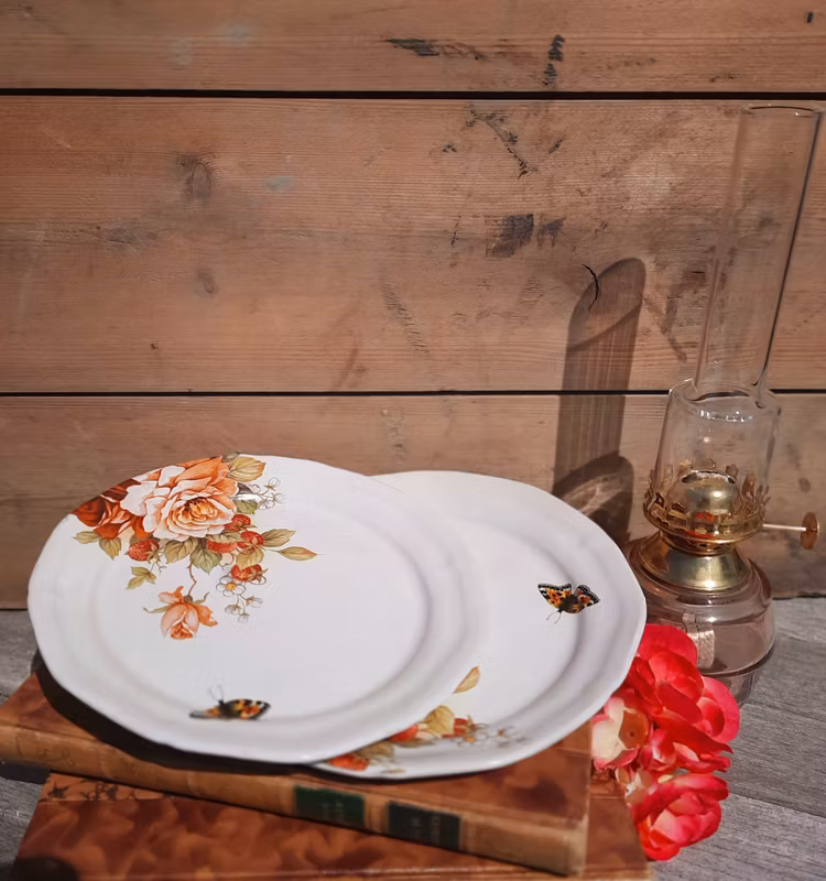 FAT MED JORDGUBBAR OCH FJÄRIL