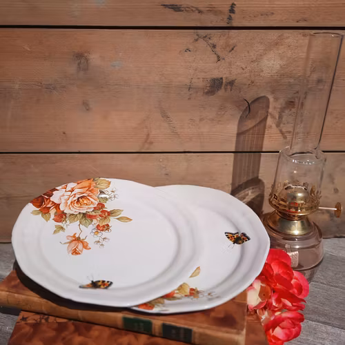 FAT MED JORDGUBBAR OCH FJÄRIL