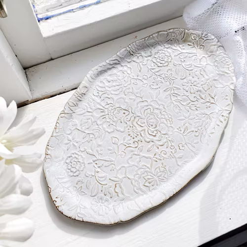 Ovalt keramikfat i vitt