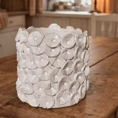 VIT BLOMKRUKA I HANDGJORD KERAMIK