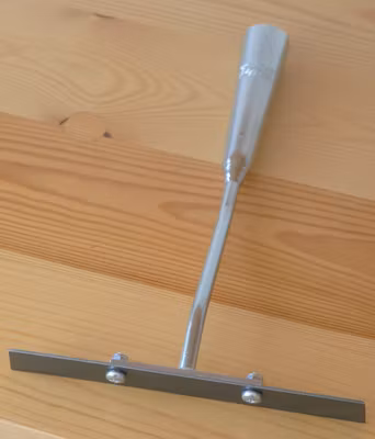 Rak ståhacka för ytlig hackning 17,5 cm bred.