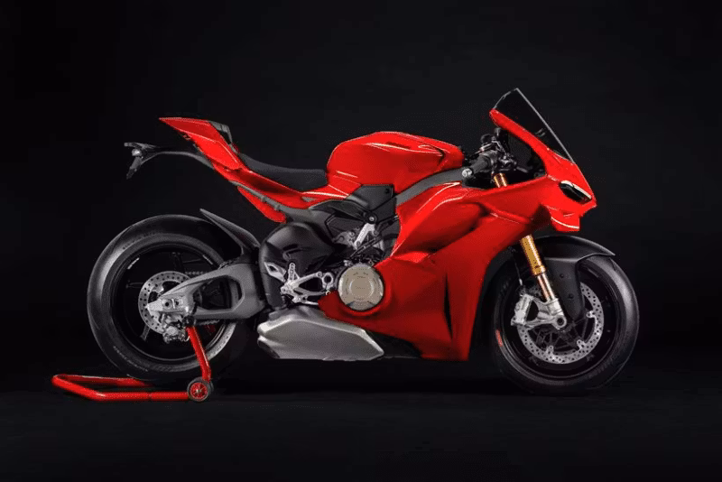 The 2024 Ducati Panigale V4: A Leap in Performance and Innovation