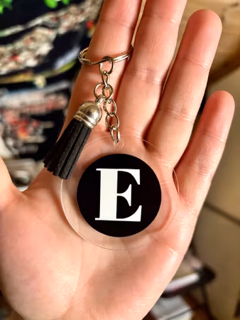 Personlig nyckelring med tofs