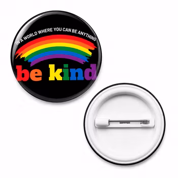 Button – “Be Kind”-regnbuedesign