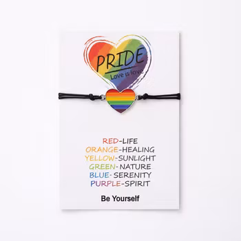 Fargerikt Pride‑armbånd med regnbuehjerte