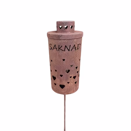 Älskad/Saknad gravlykta med hjärtan och text