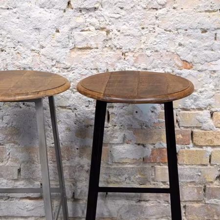 Holly hög pall svart med träsits