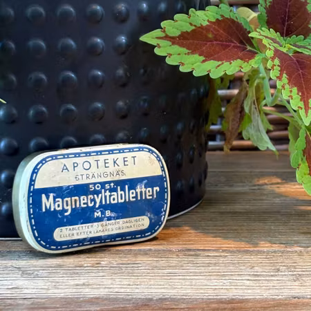 Magnecyl pillerask vintage plåt blå