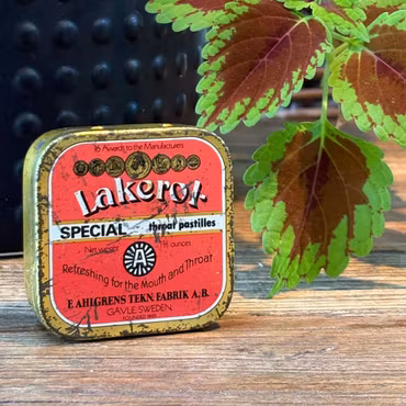 Läkerol vintage tablettask plåt röd