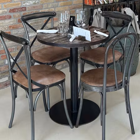 Bistro matstol i järn och brunt läder