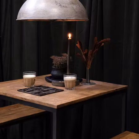 Mojje rustikt barbord med bänkar