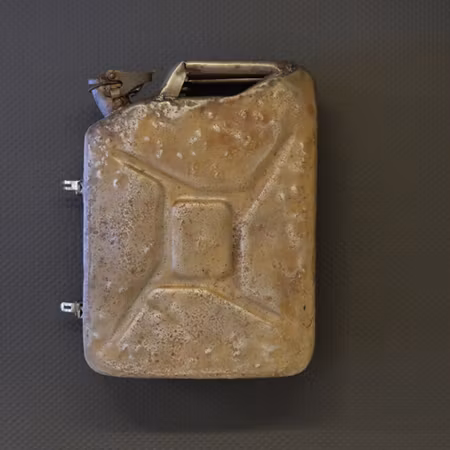 Bensindunk väggskåp i metall
