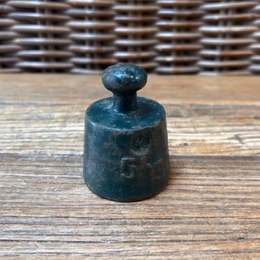 Vintage vikt 5 hg i grönt med patina