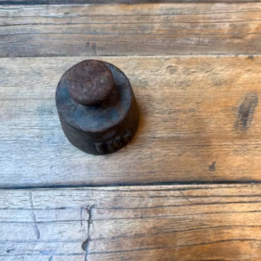 Vintage vikt 1 kg med patina