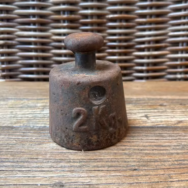 Vintage vikt 2 kg med patina