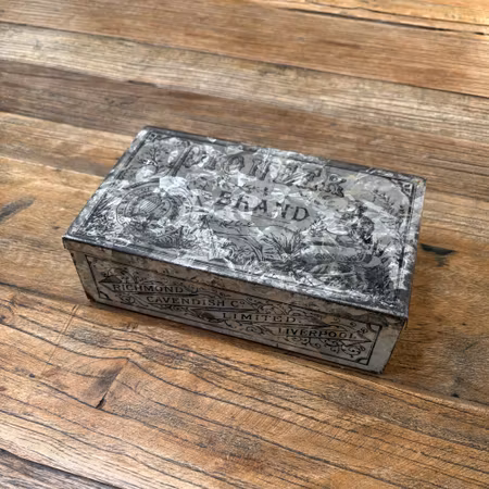 Pioneer vintage plåtask i silverfärg