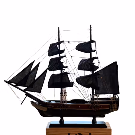 Piratskepp modellbåt i trä svart