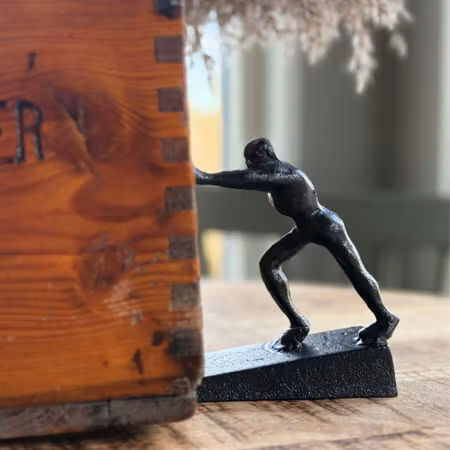 Hulken dörrstopp med man i järn