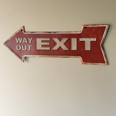 Exit plåtskylt i rött