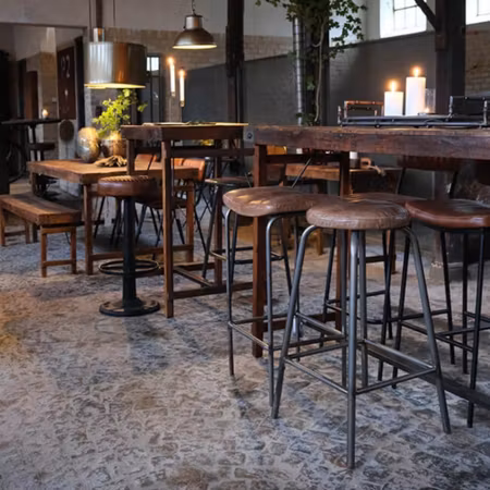 Brooklyn barpall i brunt läder och järn