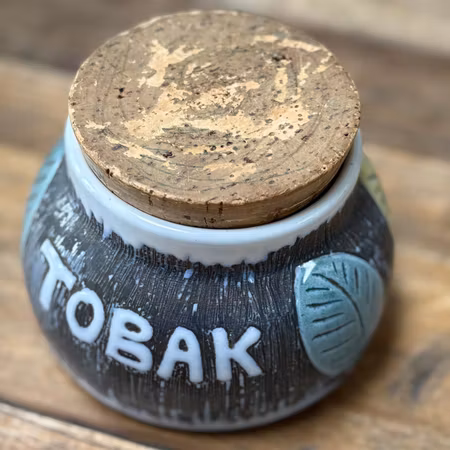 ”Tobak" vintage burk med lock keramik
