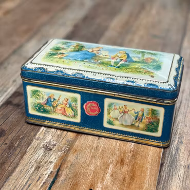 ”Kärnkaffe” vintage plåtburk med mönster