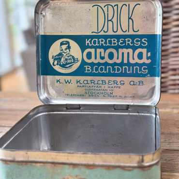 ”KWK” vintage plåtburk i turkos färg