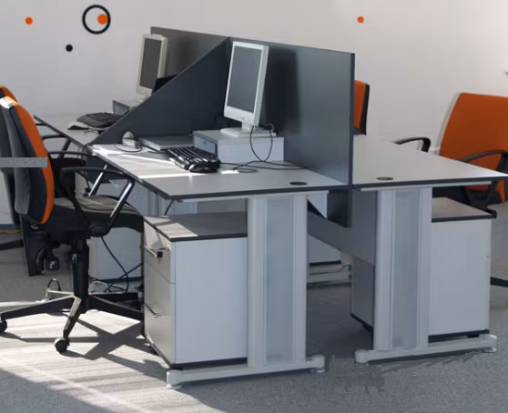 Skrivbord Standard - Metall Ben-T, hög kvalitet 158 cm, frontskiva