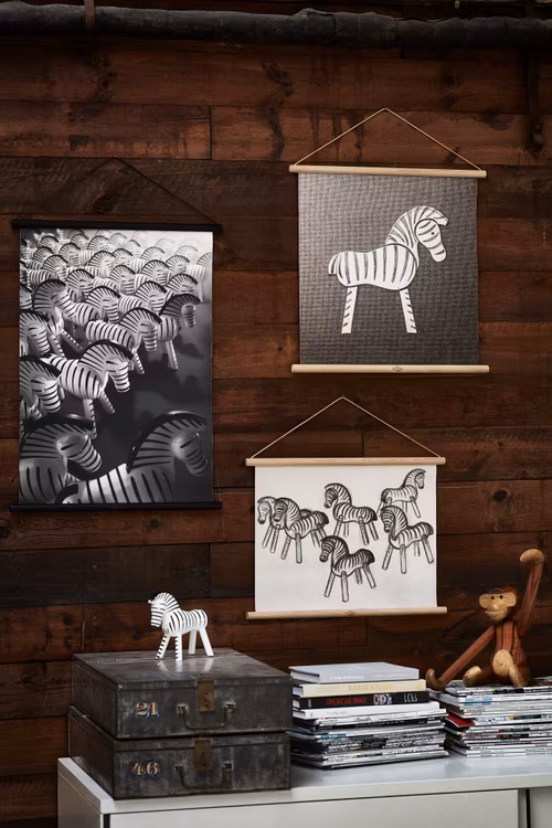 Vepa "Zebra" i kanvas