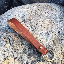 Nyckelring i garvat läder