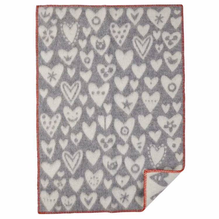 Barnfilt "baby heart" grå 65*90