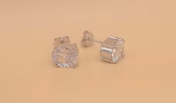 Örhänga med zirgonsten Örhänge Silver Smycken 0.9 x 0.6 cm