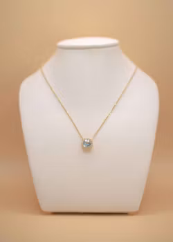 Halsband med berlock med sten Guld 45.0 cm