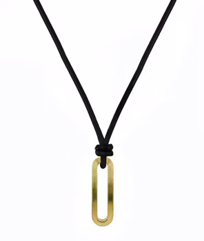 BENJAMIN Arock Varumärke
• Längd: 50 cm
• Längd på hänge: 35 mm
• Bredd på hänge: 10 mm
• Förlängningskedja på 6 cm, vilket kan göra halsbandet upp till 56 cm långt