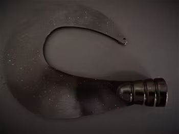 Svart-med rött glitter